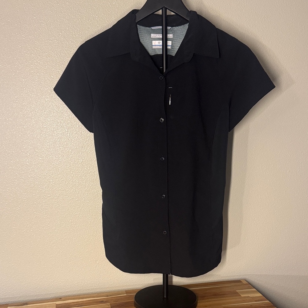 Columbia Omni-Shade‎ UPF Button-Up Shirt | Women's Medium | Black Short Sleeve